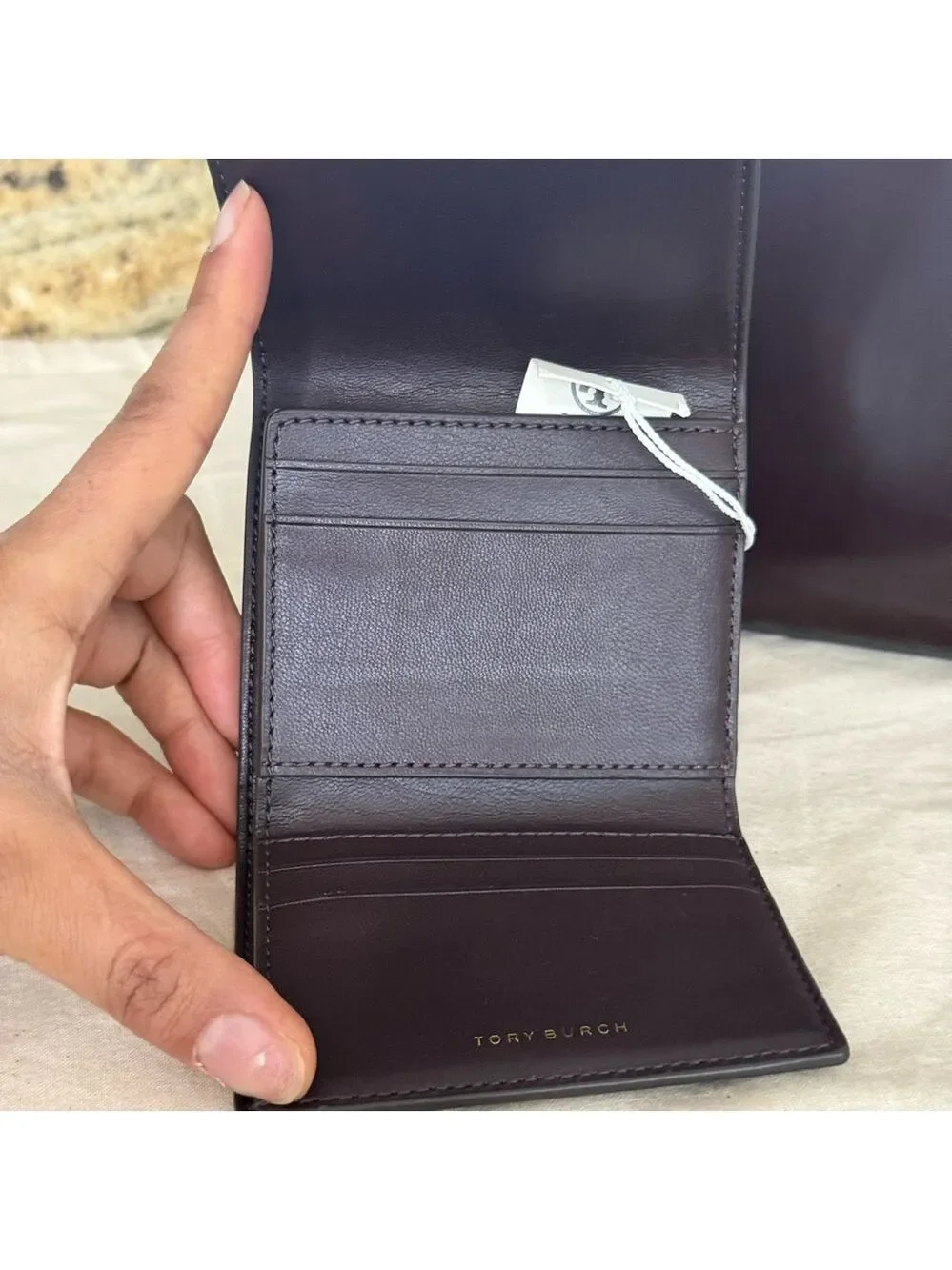 New tory burch BRITTEN SMOOTH COMPACT WALLET TEMPRANILLO